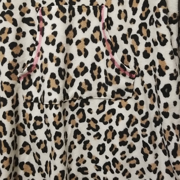 Leopard Print Fleece lounger - Picture 3 of 4